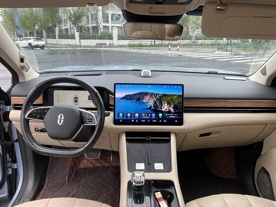 AITO Ask the world M7