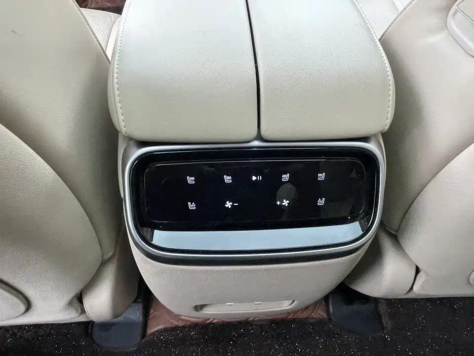 AITO Ask the world M7