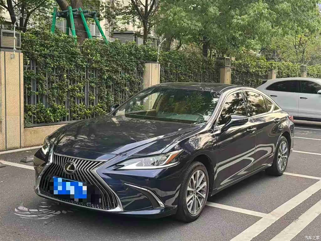 Lexus ES, 2022 2