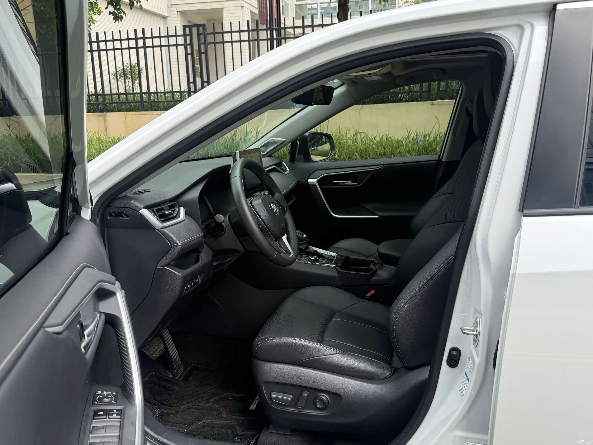 Toyota RAV4, 2022 9