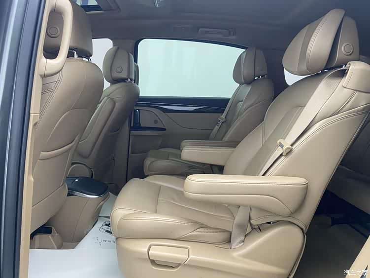 Buick GL8, 2017 4