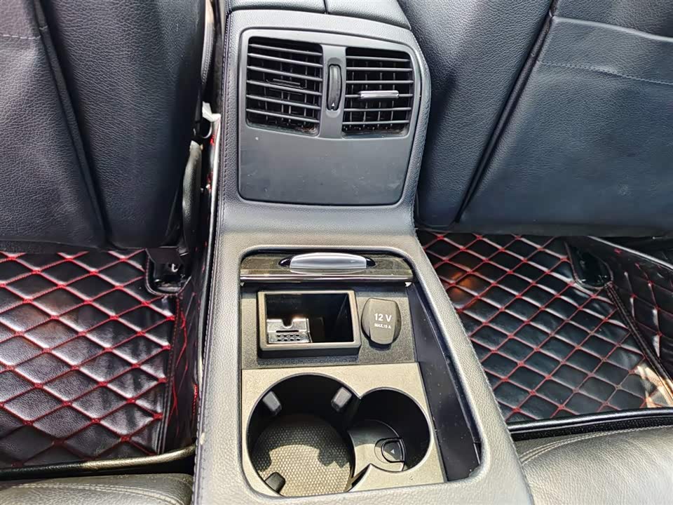 Mercedes-Benz CLS Mercedes-Benz CLS