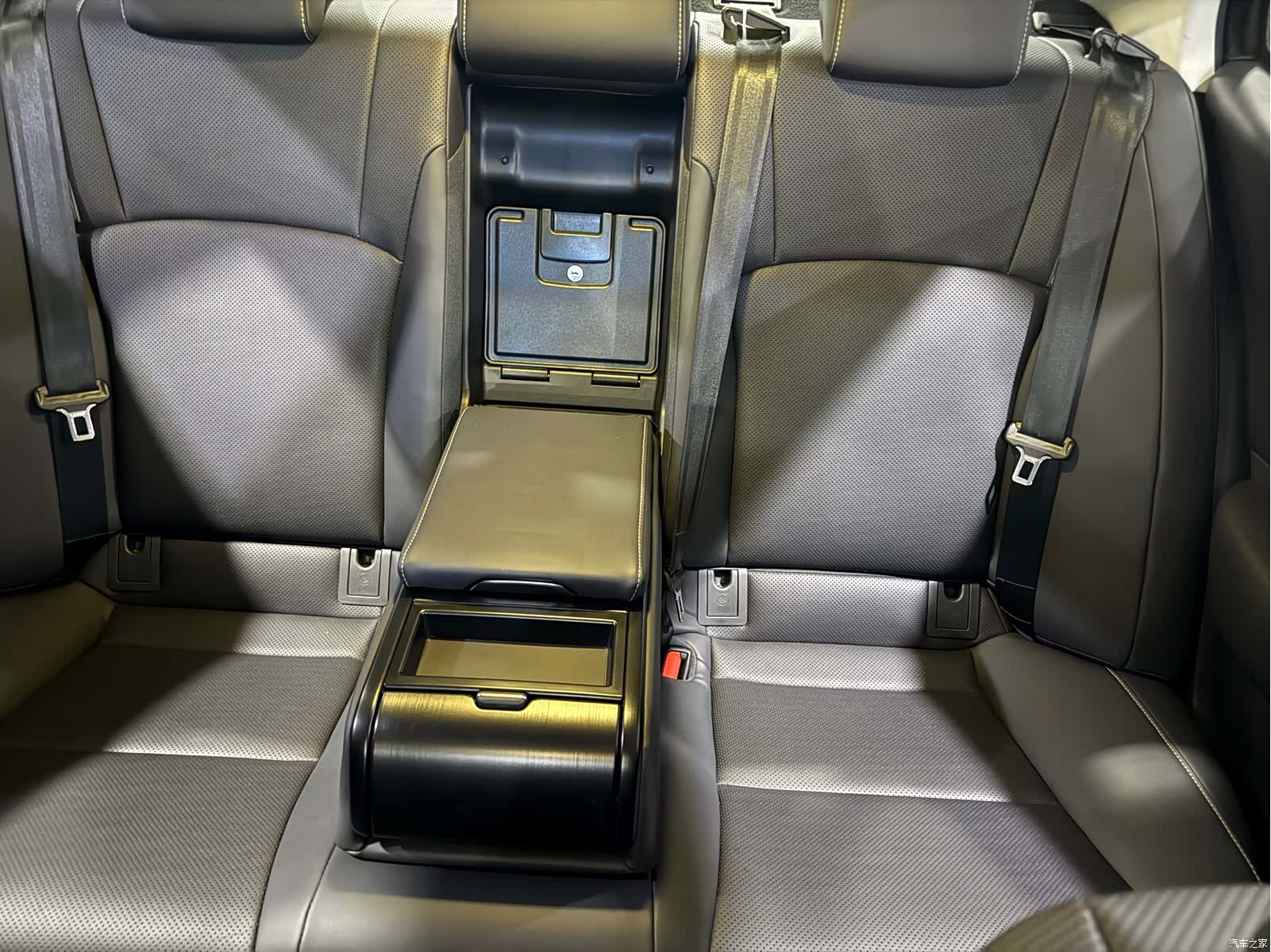 Lexus ES, 2019 7