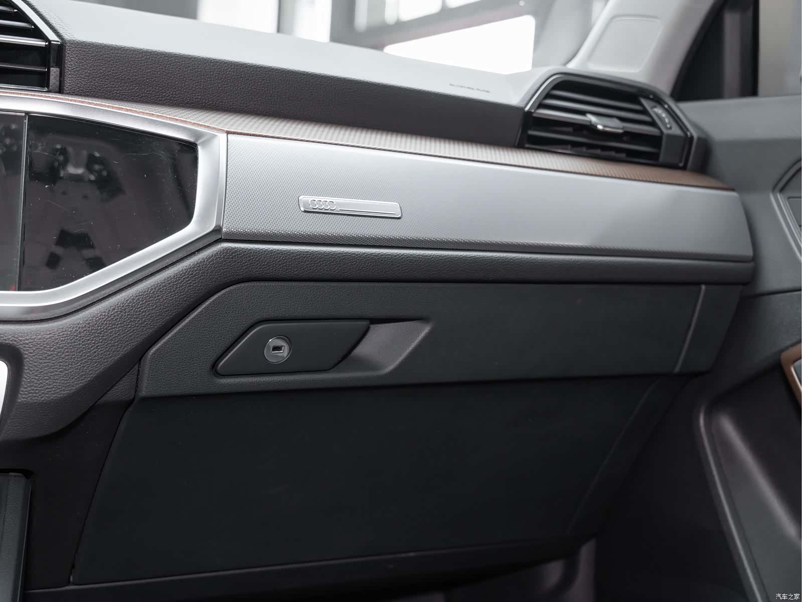 Audi Q3, 2022 14