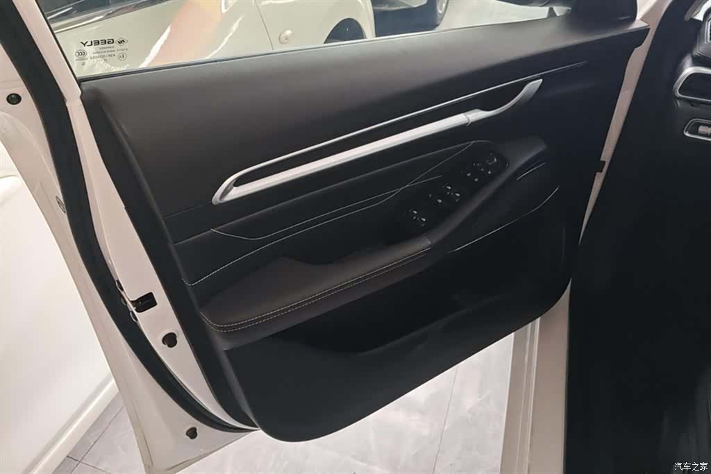 Geely Emgrand, 2023 7