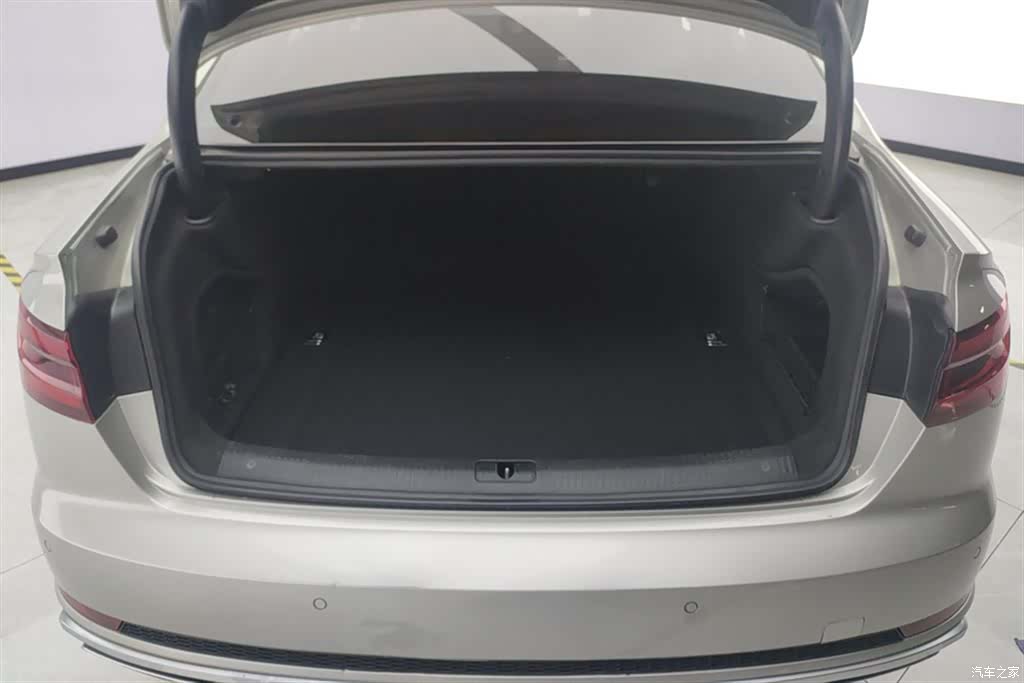 Audi A4L, 2019 4
