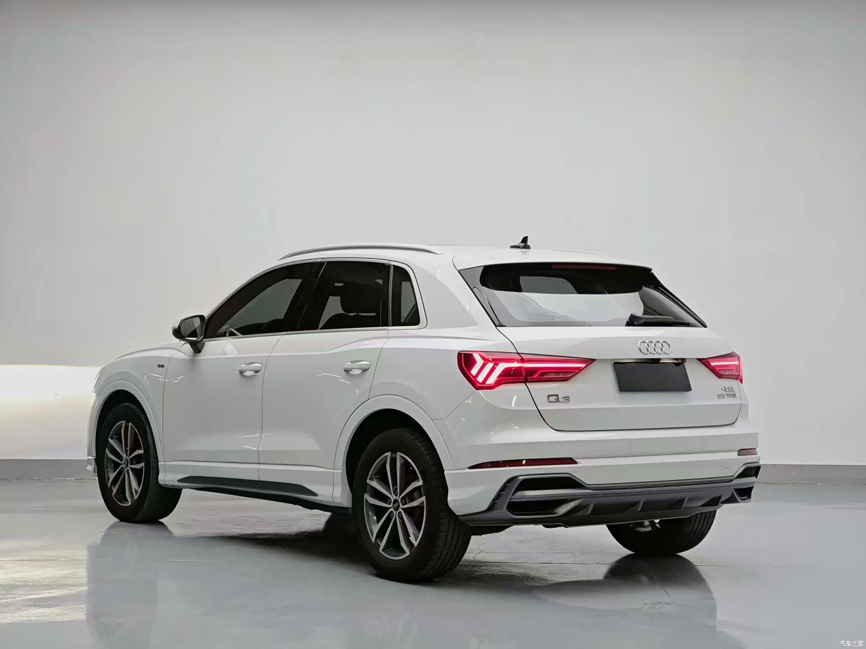 Audi Q3, 2022 4