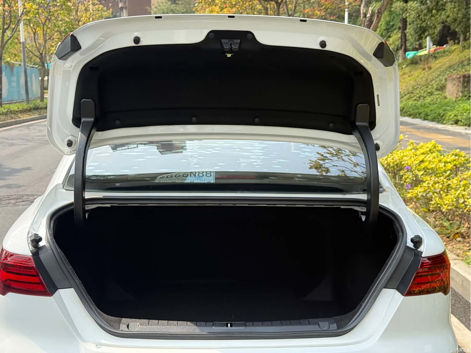 Geely Binray, 2019 15