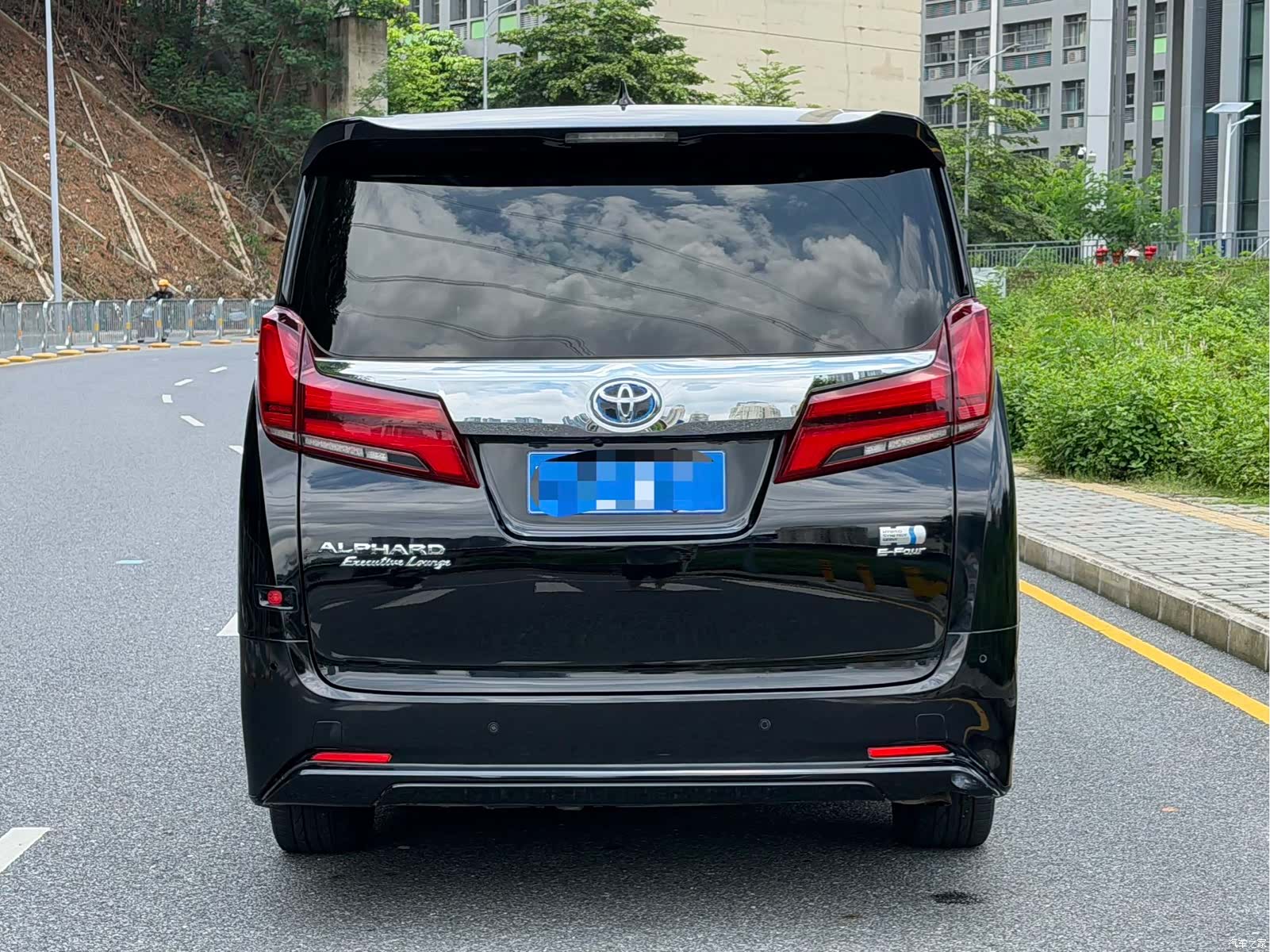 Toyota Alphard, 2022 4