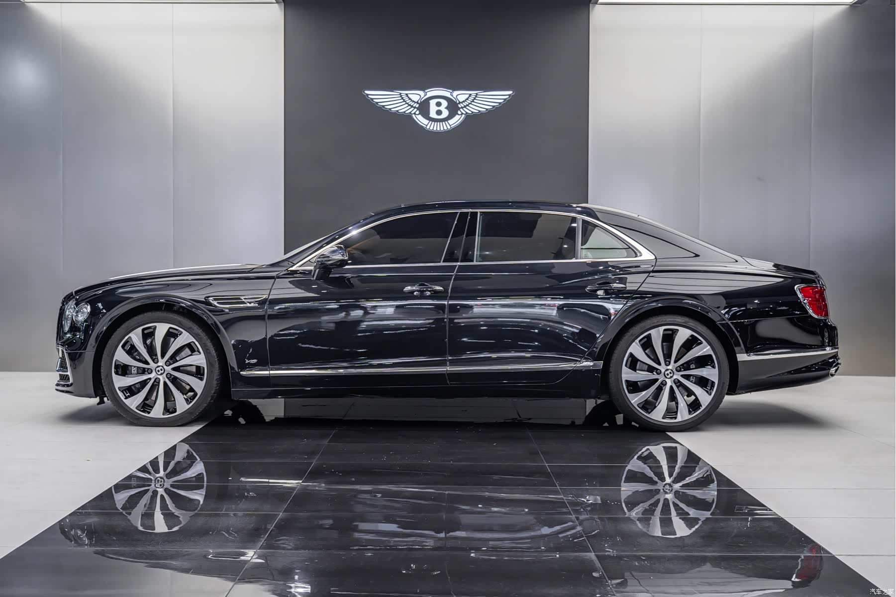Bentley Flying Spur, 2022 14