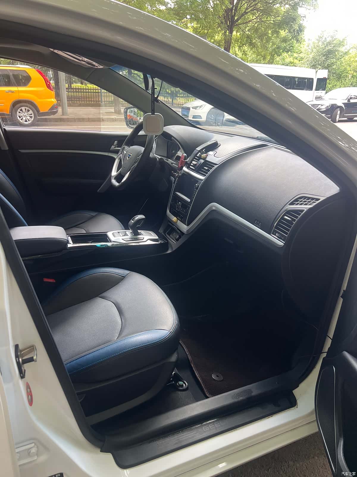 Geely Emgrand, 2017 9