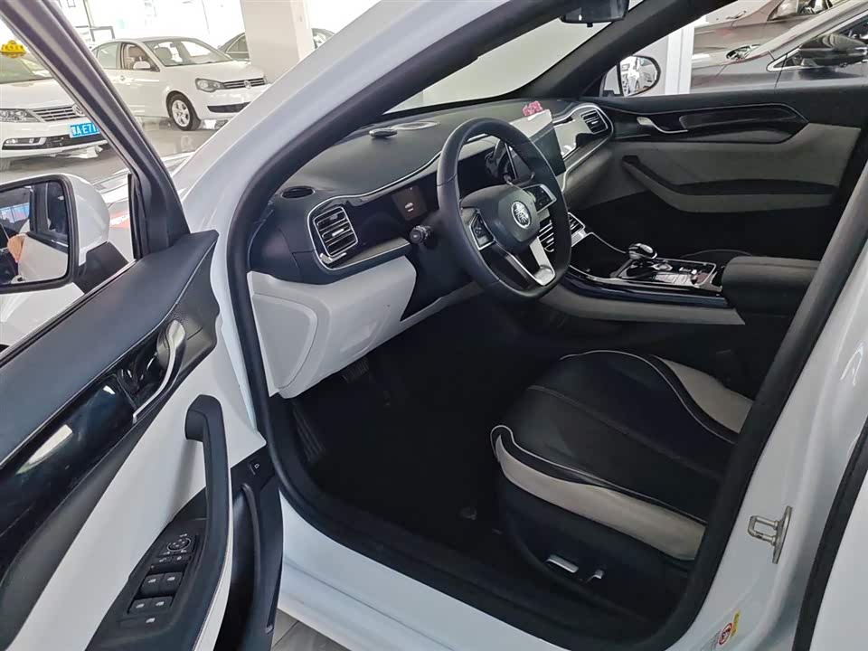 BYD Qin Yuan BYD Qin Yuan
