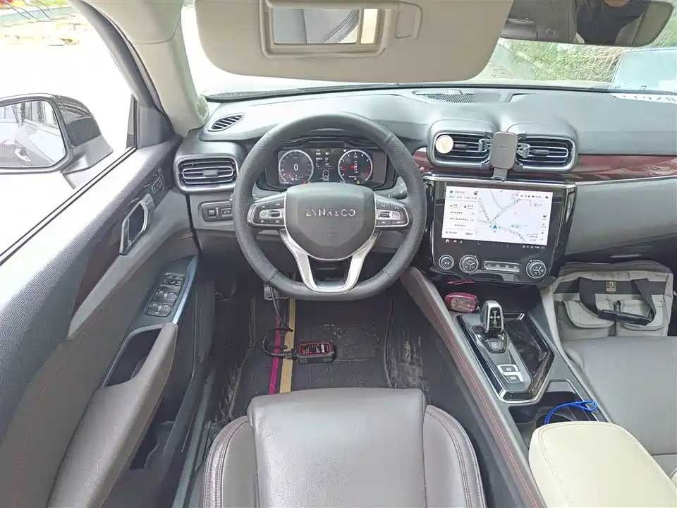 Lynk & Co 02