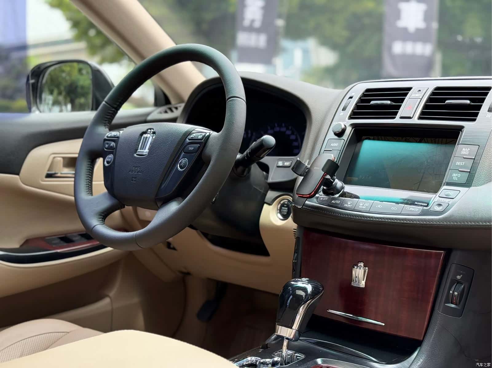 Toyota Crown, 2011 11
