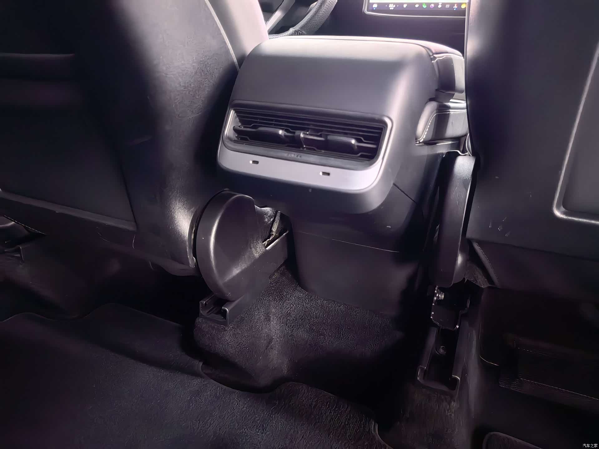 Tesla Model Y, 2023 16