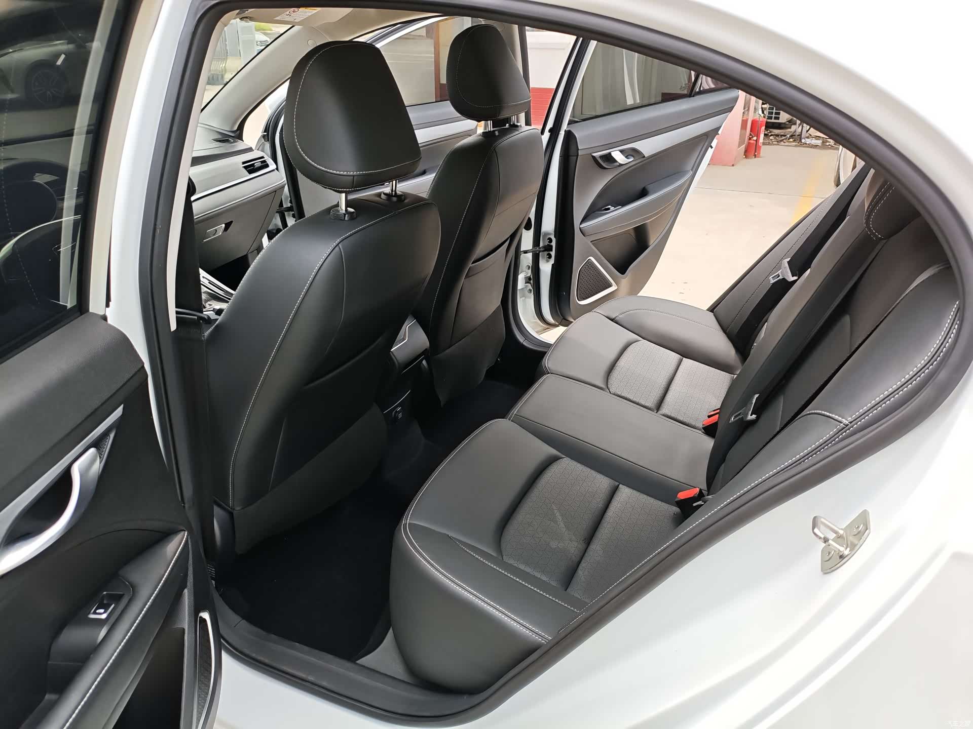 Geely Emgrand, 2021 8