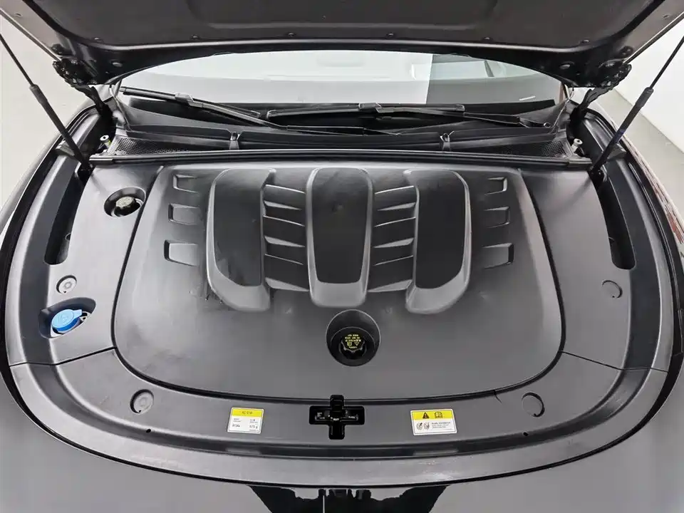 VOYAH Lantu chasing light