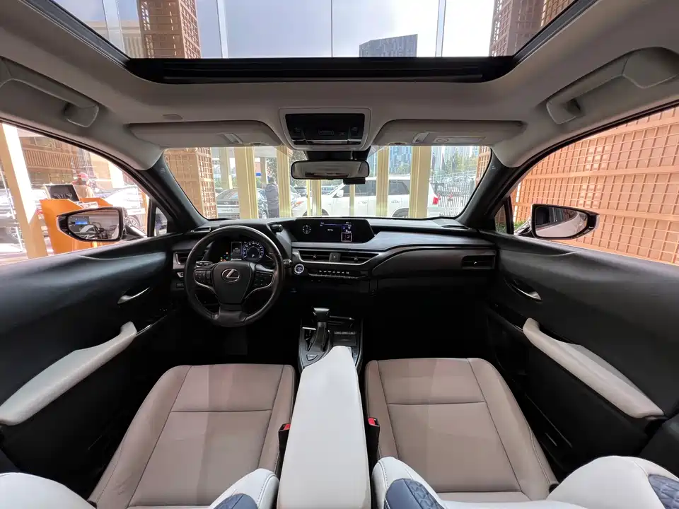 Lexus UX
