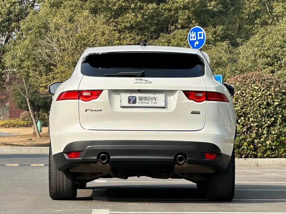 Jaguar F-PACE