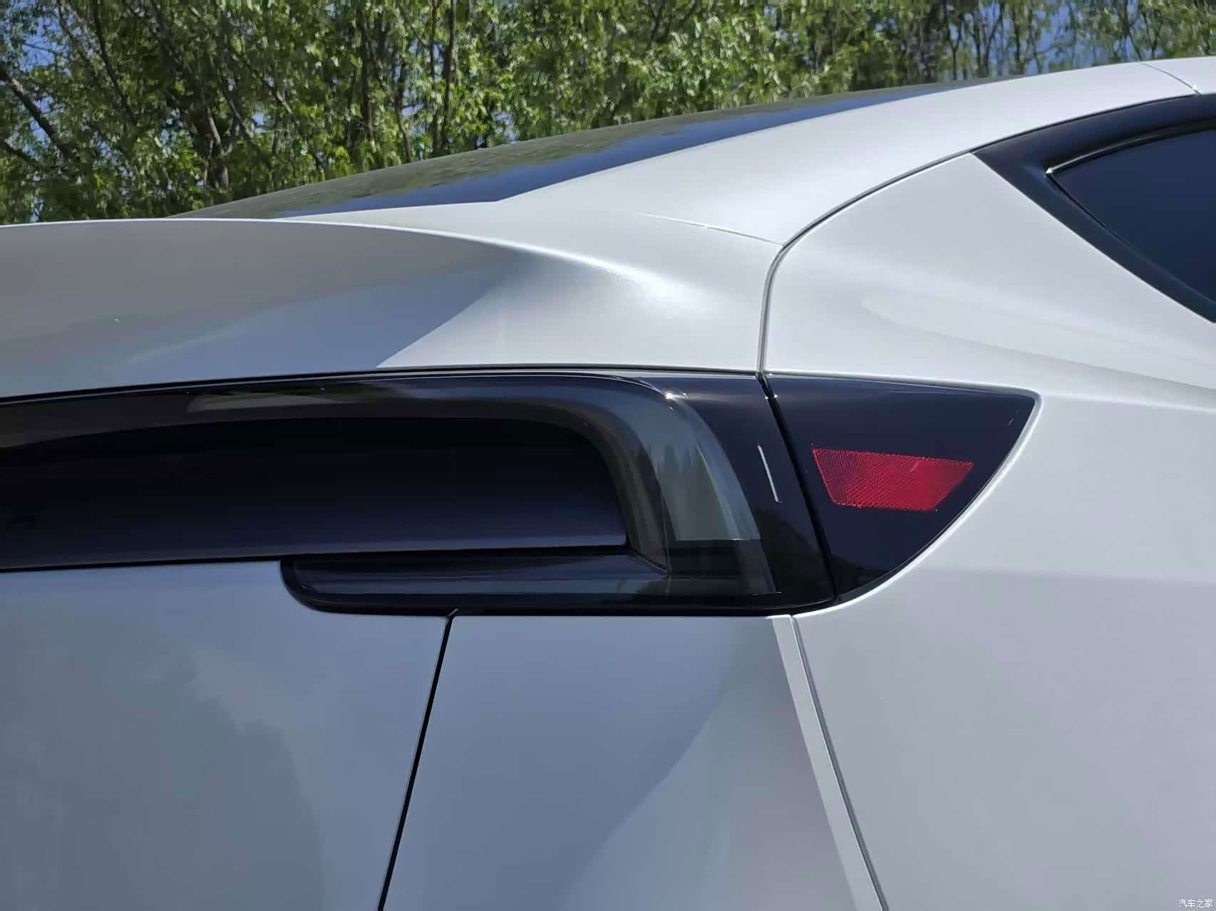 Tesla Model Y, 2026 14