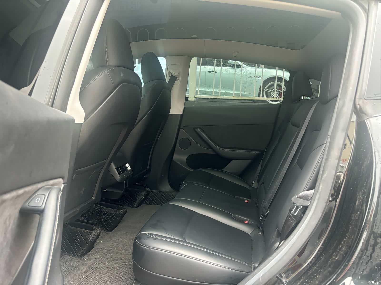 Tesla Model Y, 2023 8