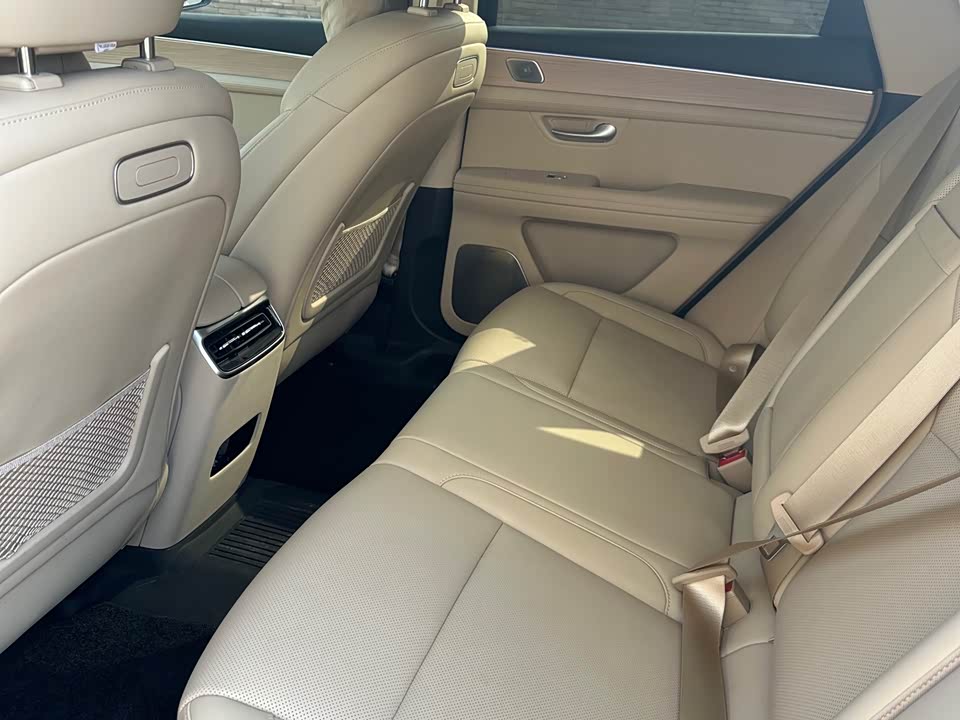 AITO Ask the world M5