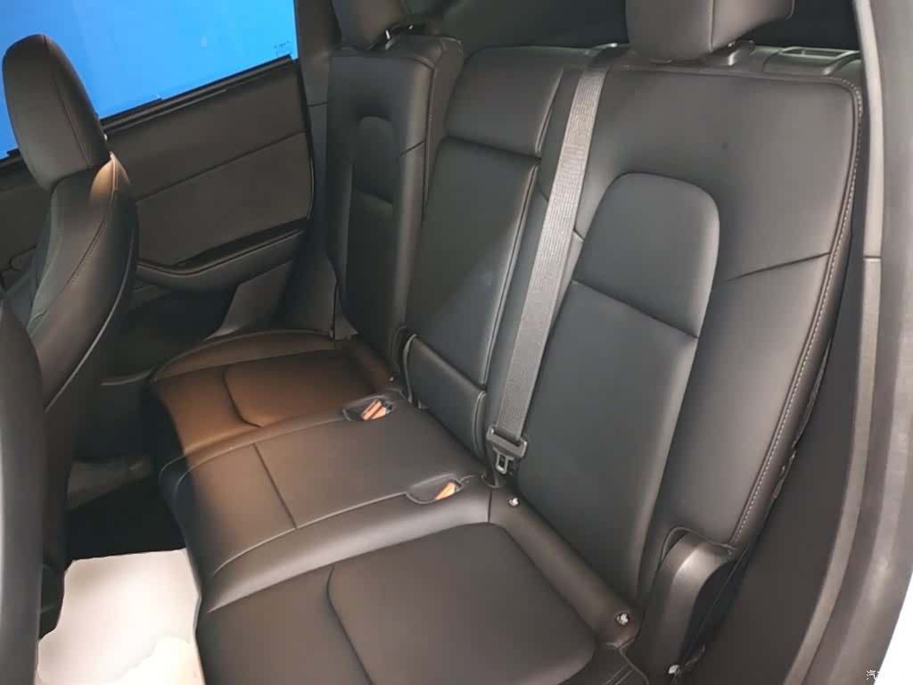Tesla Model Y, 2023 17