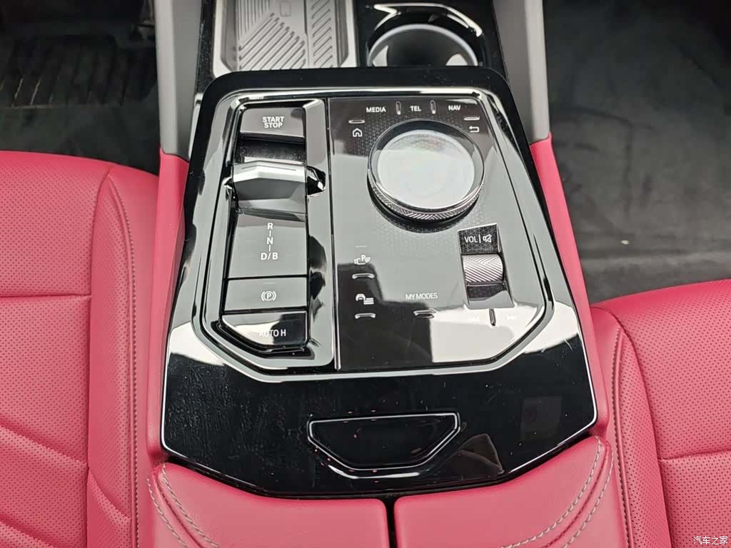 BMW i5, 2025 10