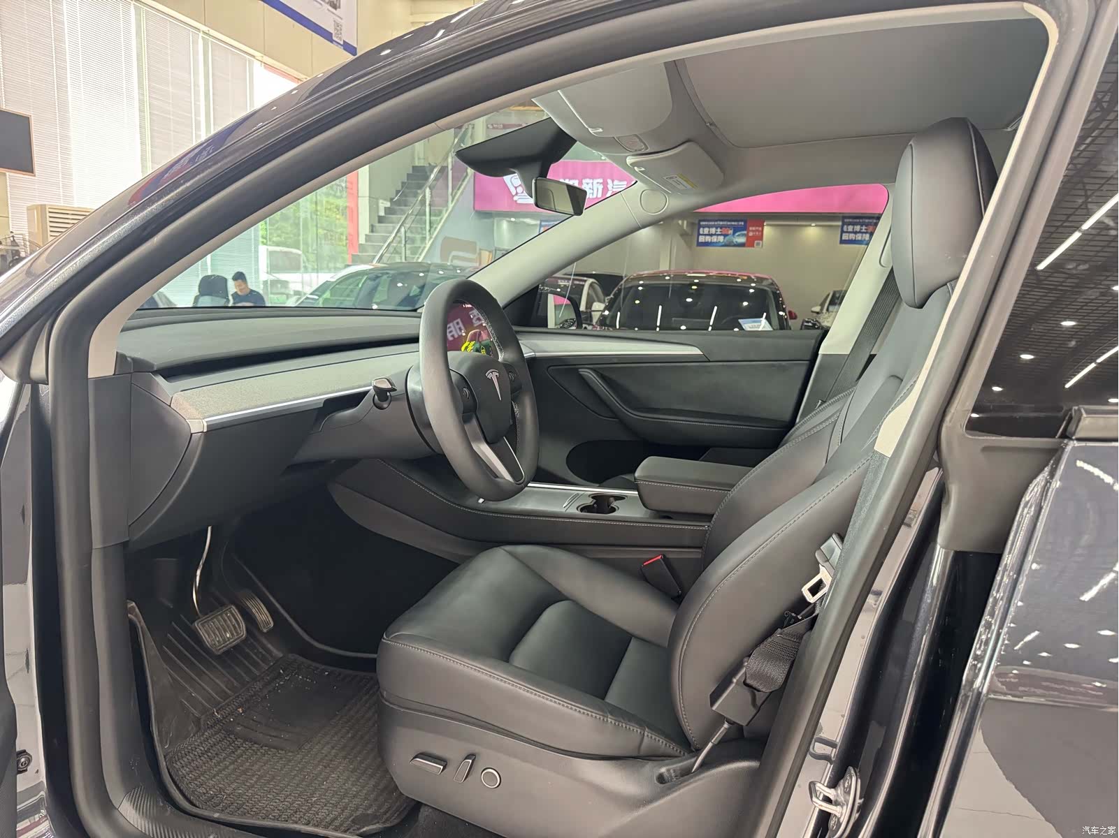 Tesla Model Y, 2025 11