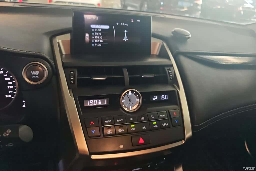 Lexus NX, 2016 13