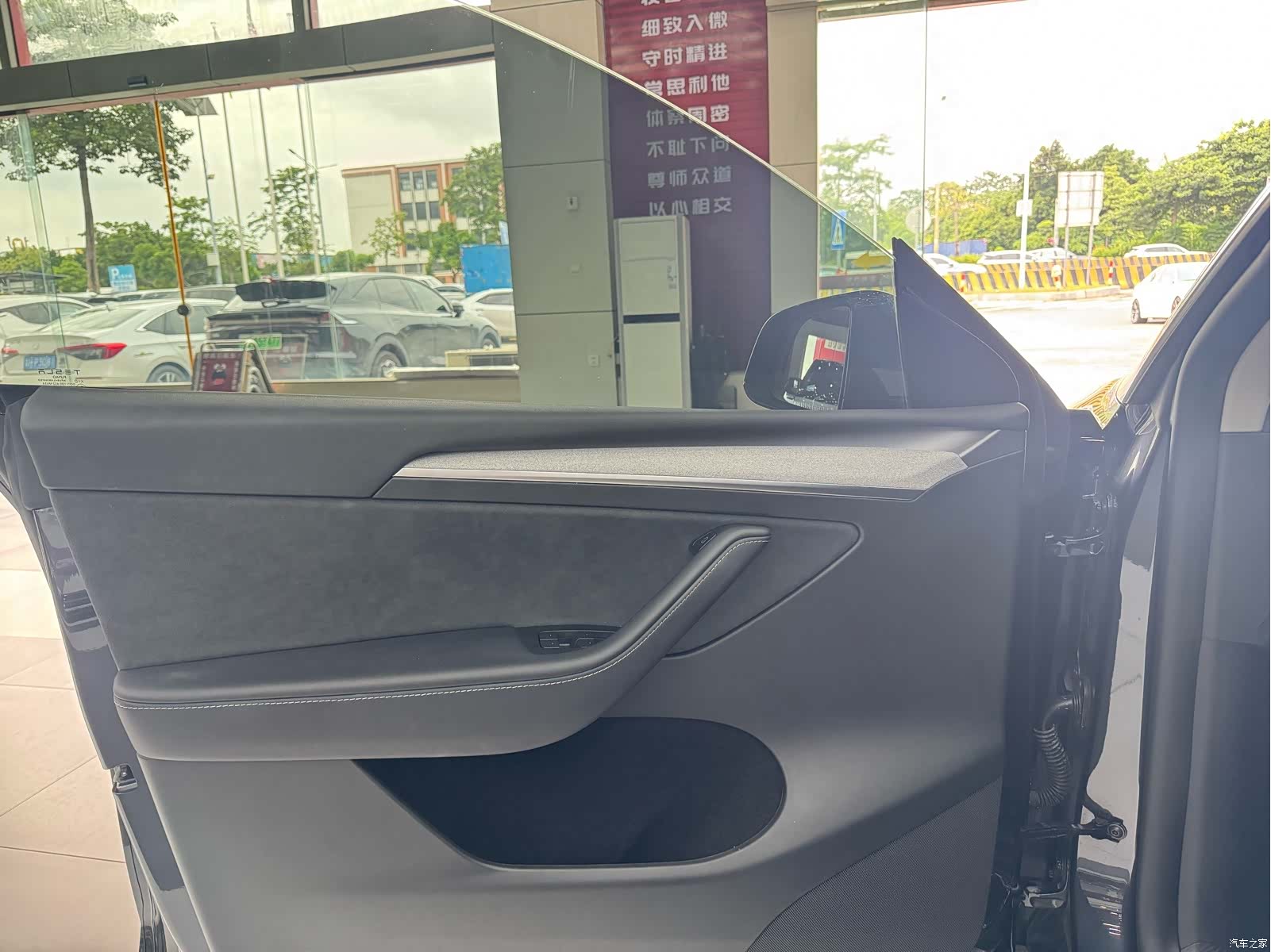 Tesla Model Y, 2025 10