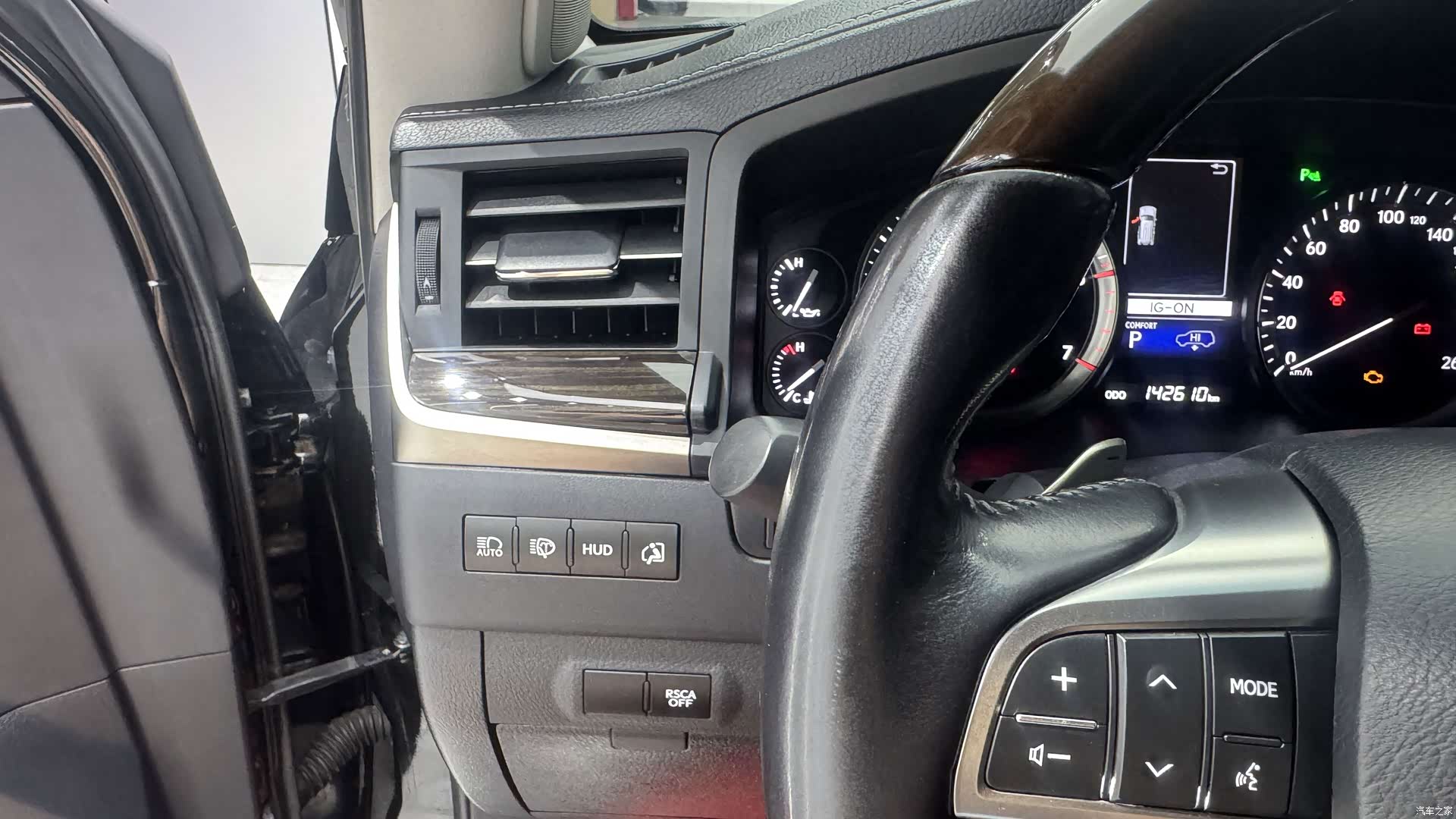 Lexus LX, 2017 16