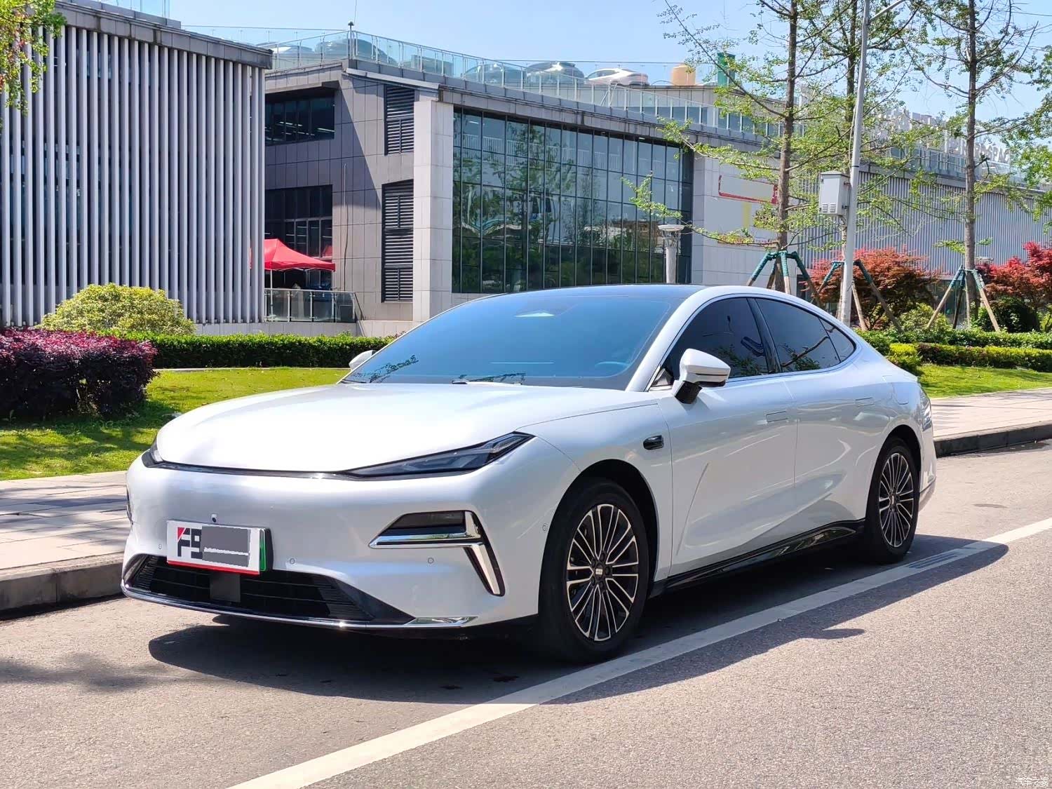 Geely 8, 2025 1