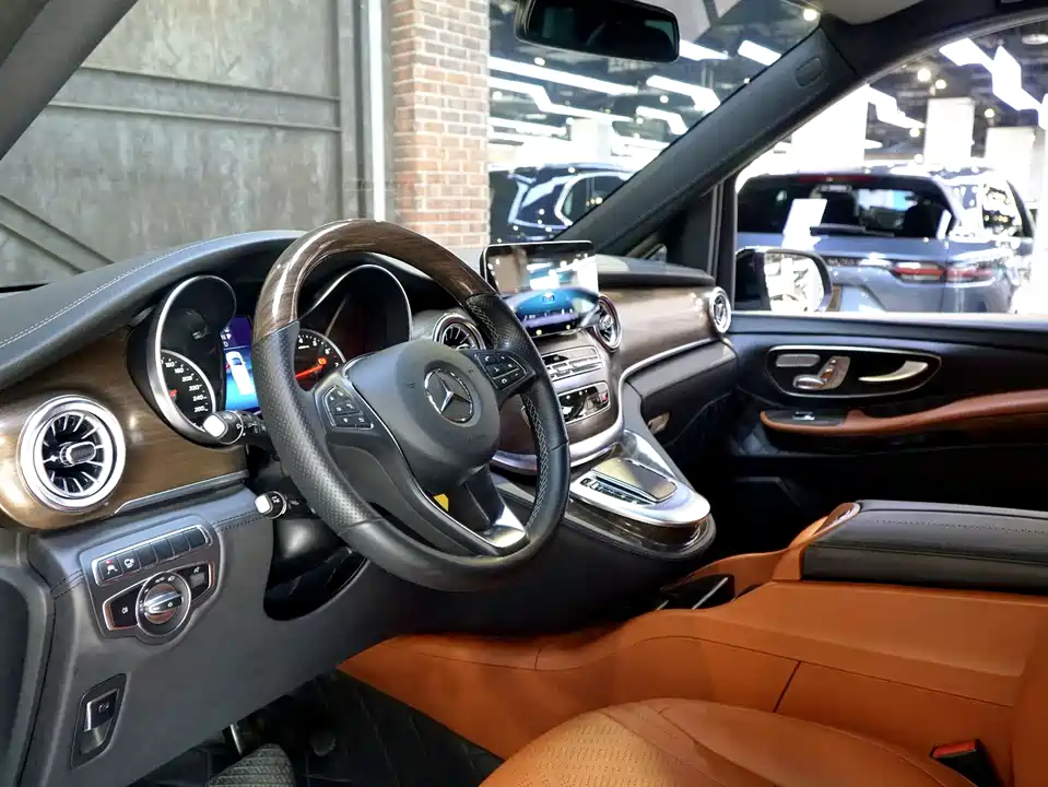 Mercedes-Benz V-class