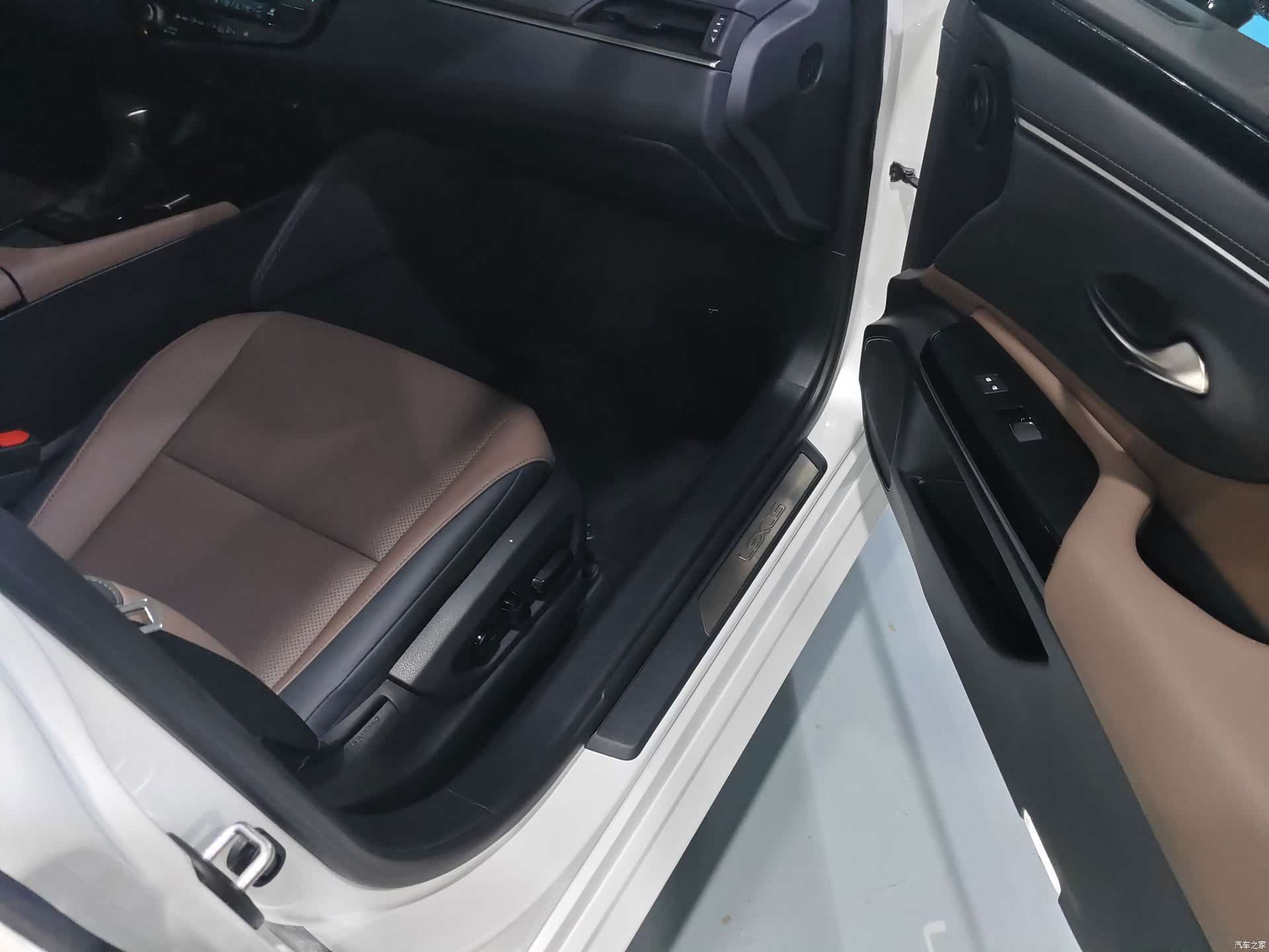 Lexus ES, 2023 16