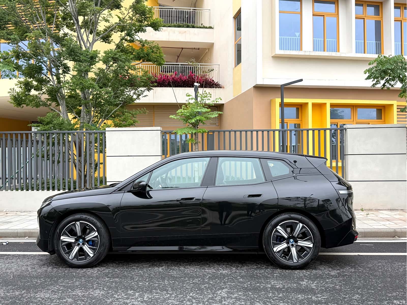 BMW iX, 2023 4