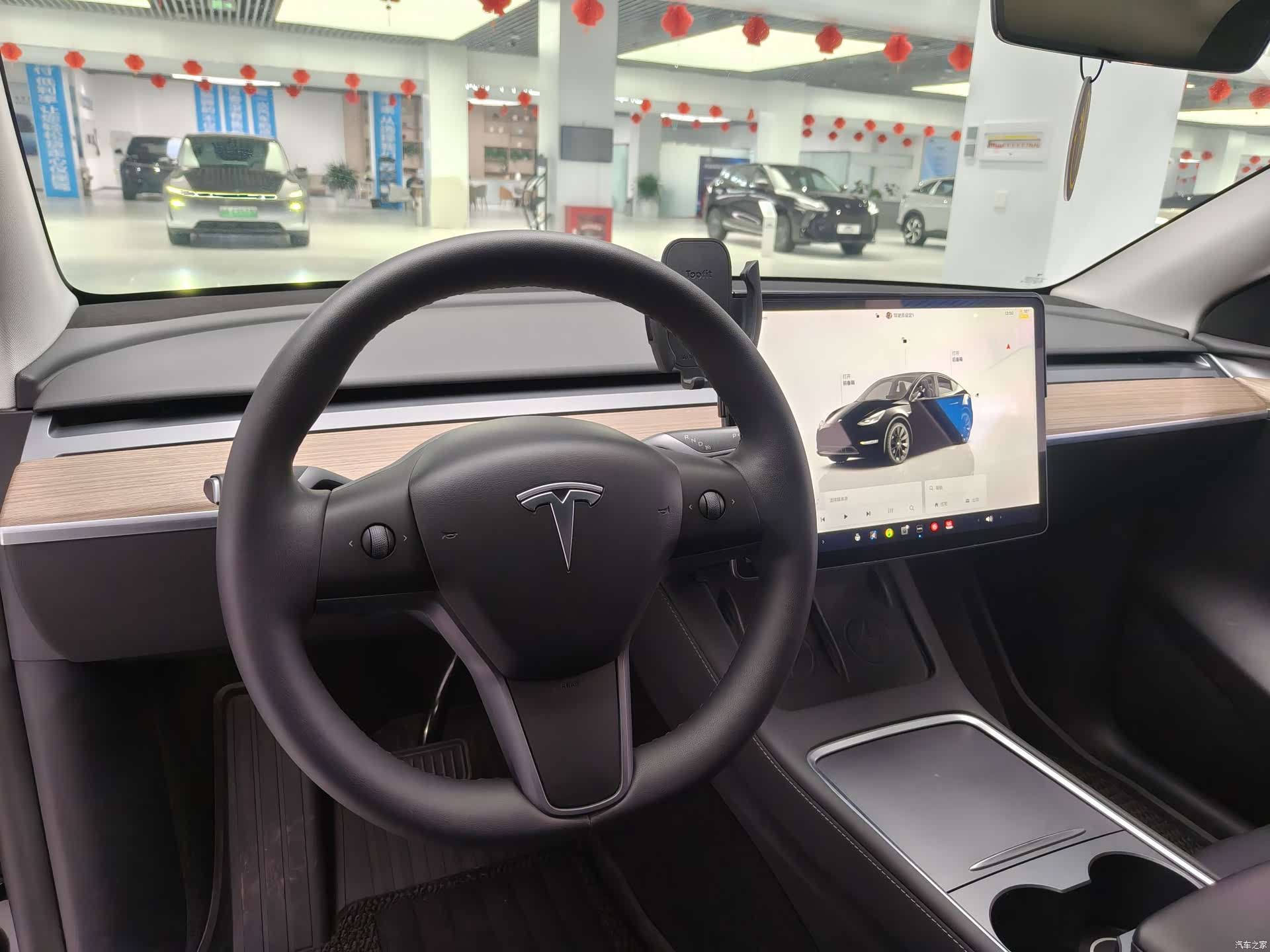 Tesla Model Y, 2023 4