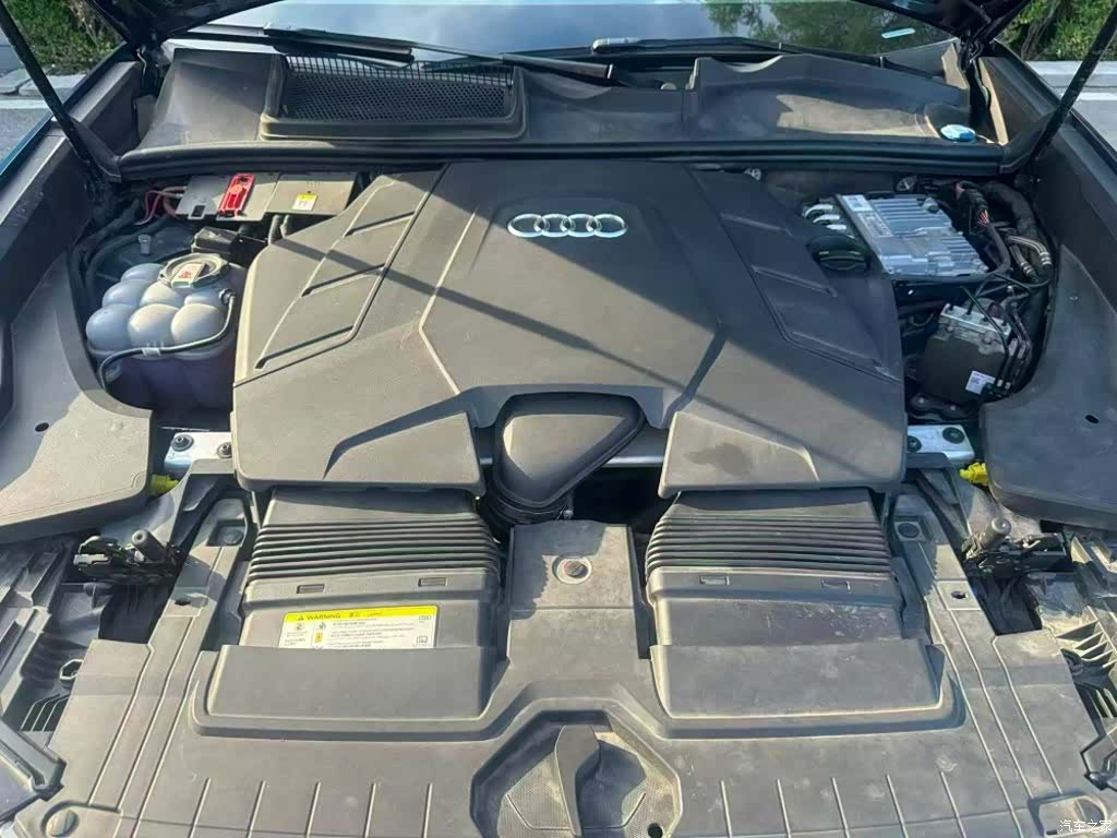 Audi Q8, 2020 9