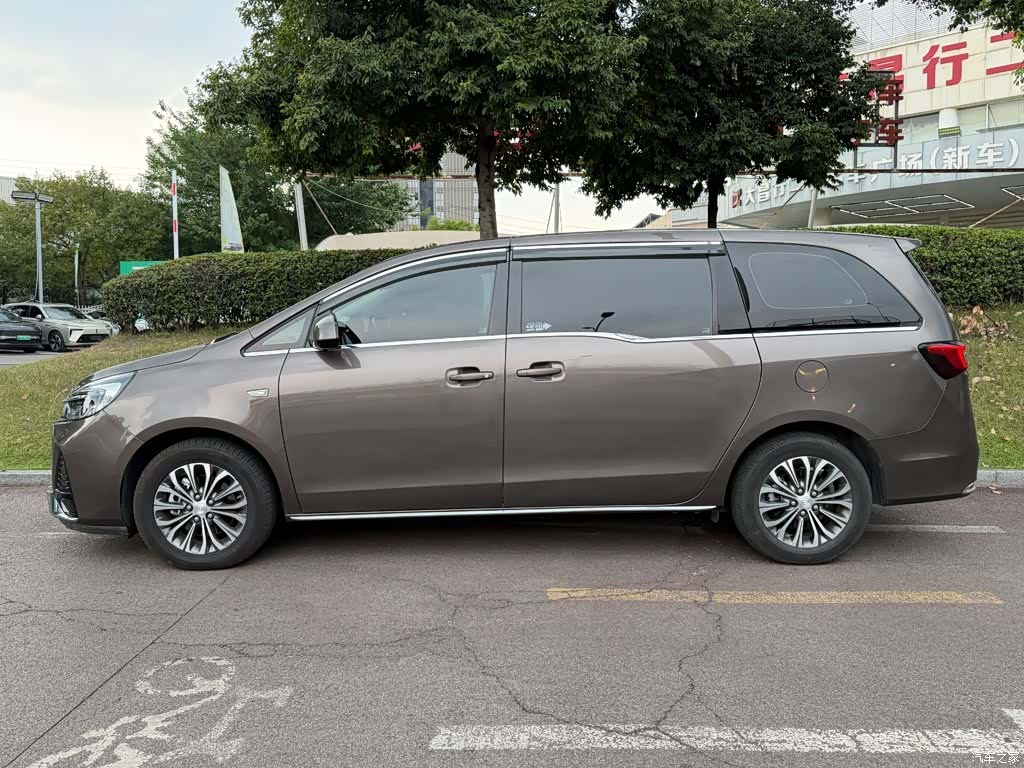 Buick GL8, 2023 3