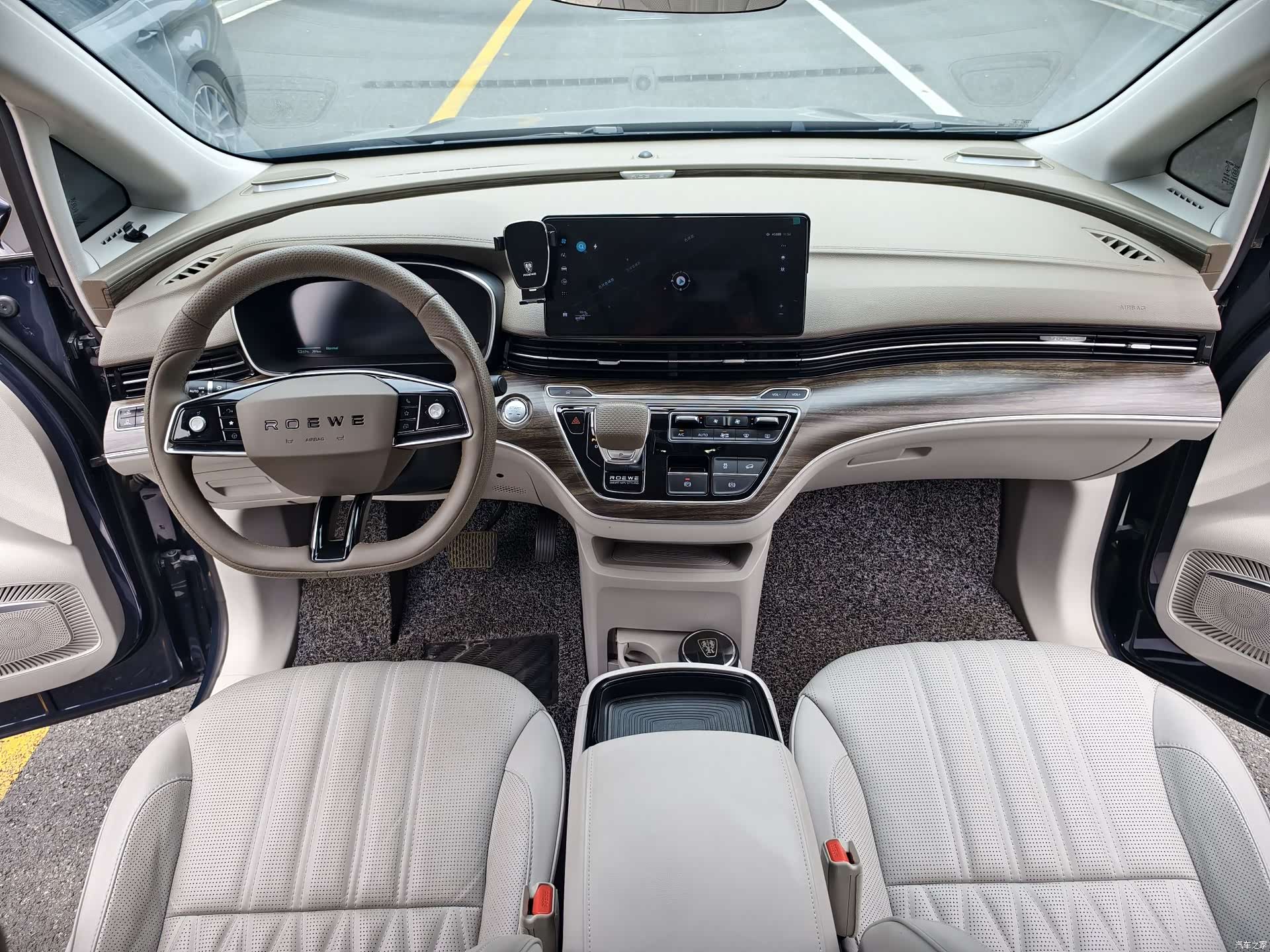 Roewe iMAX8, 2023 13