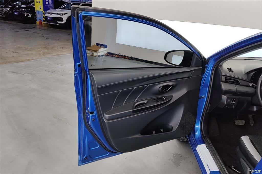 Toyota YARiS L, 2020 7