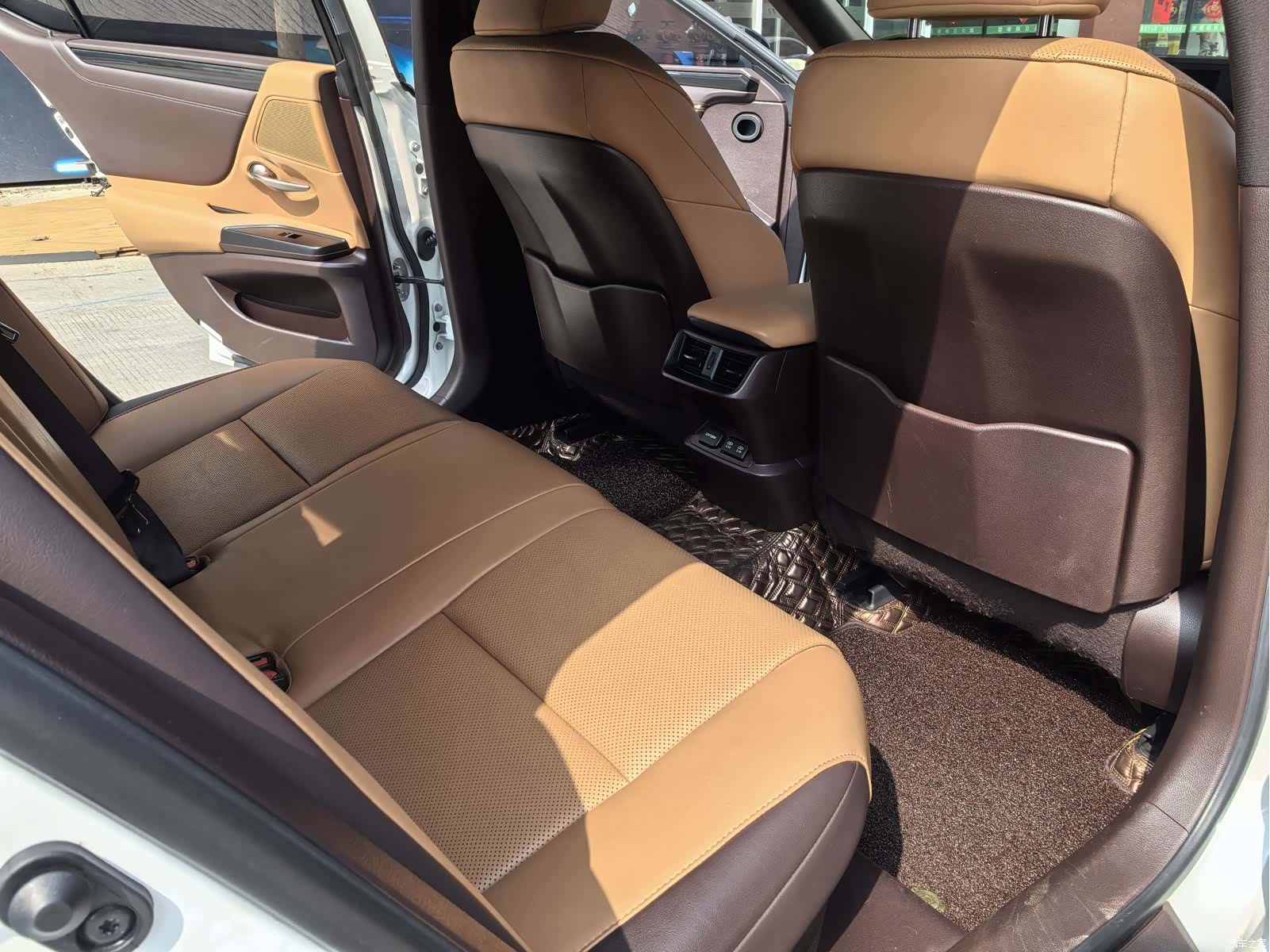 Lexus ES, 2019 10
