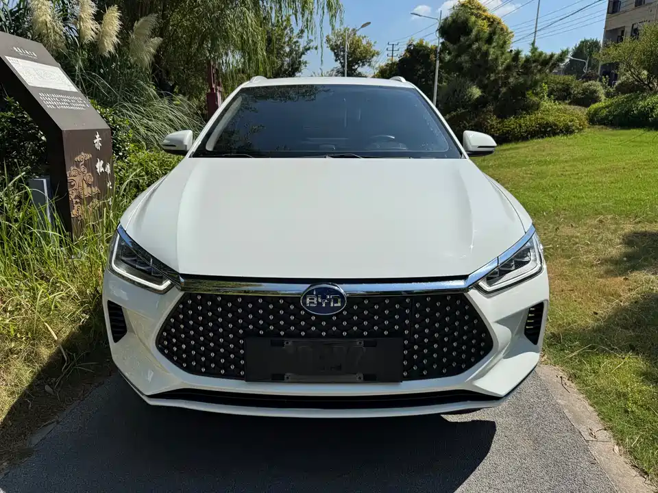 BYD e2