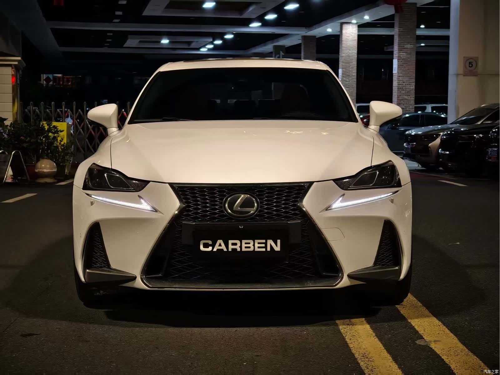Lexus IS, 2017 2