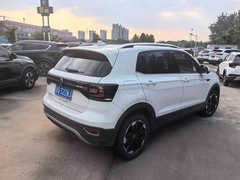 Volkswagen Exploring the shadow