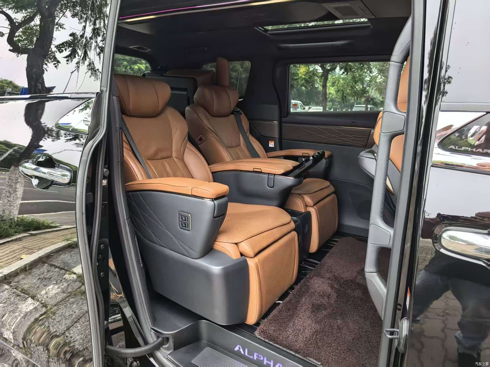 Toyota Alphard, 2024 10