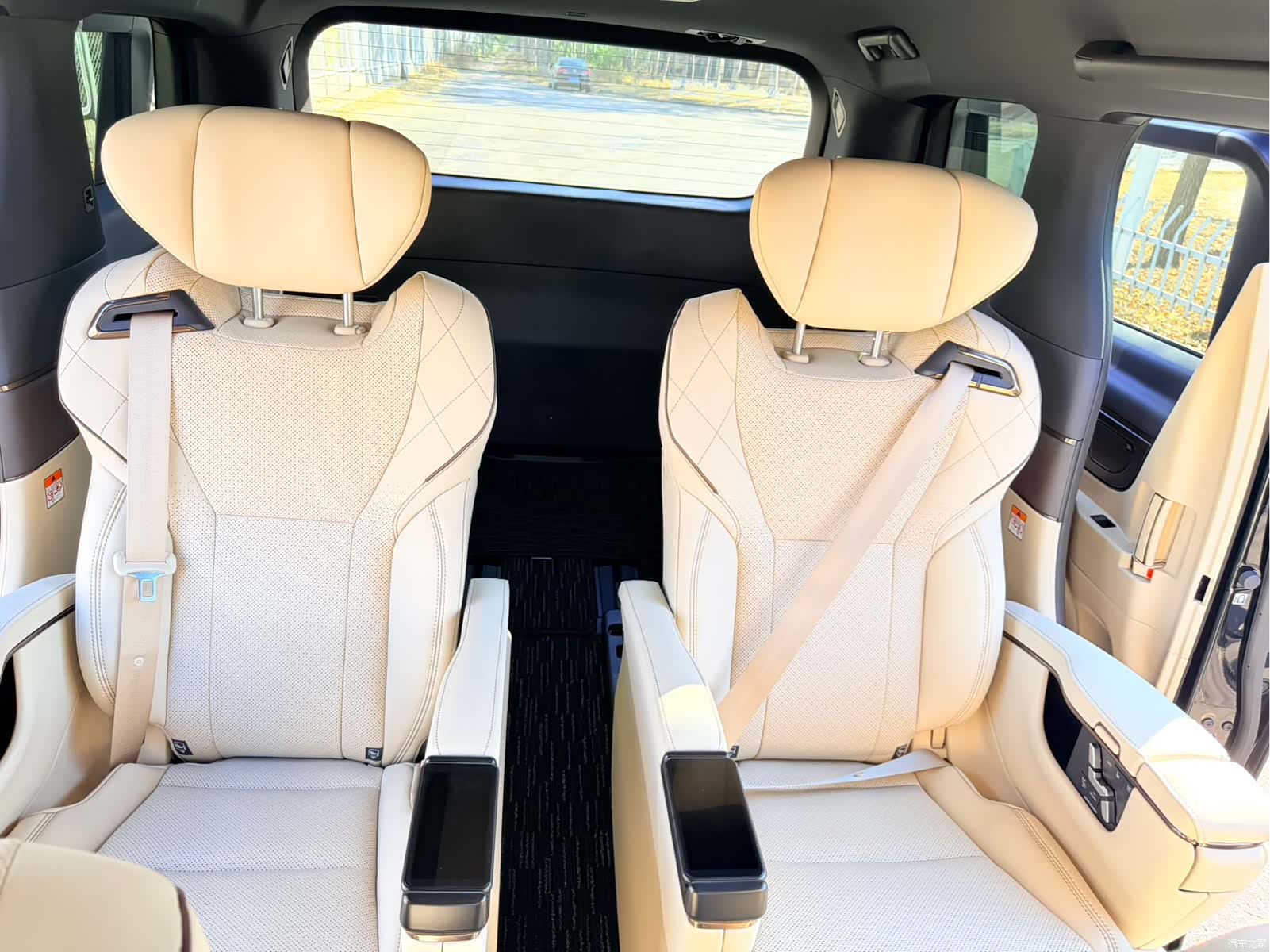 Toyota Alphard, 2025 13