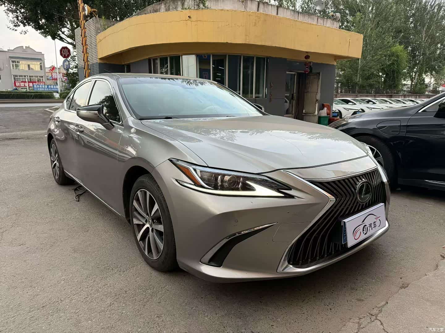 Lexus ES, 2019 3