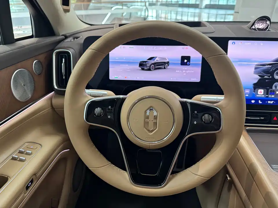 AITO Ask the world M9