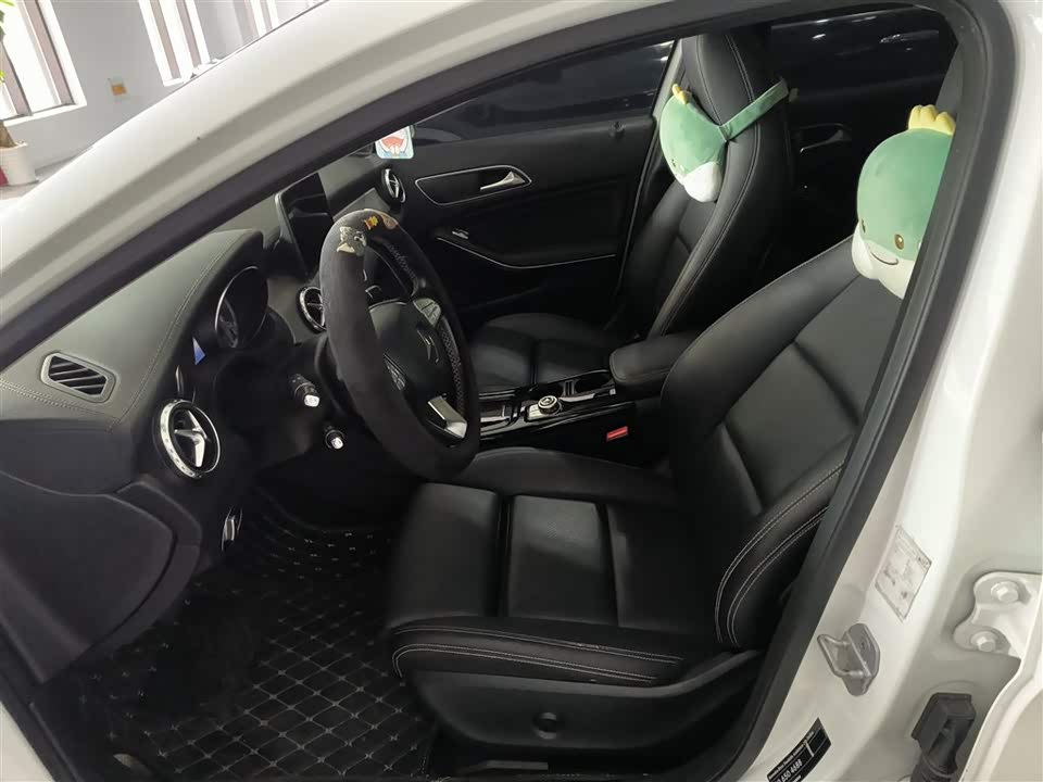 Mercedes-Benz GLA Mercedes-Benz GLA